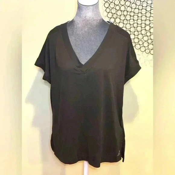 Reebok - V neck black short sleeve t-shirt supremium wicking - Large - Picture 1 of 5